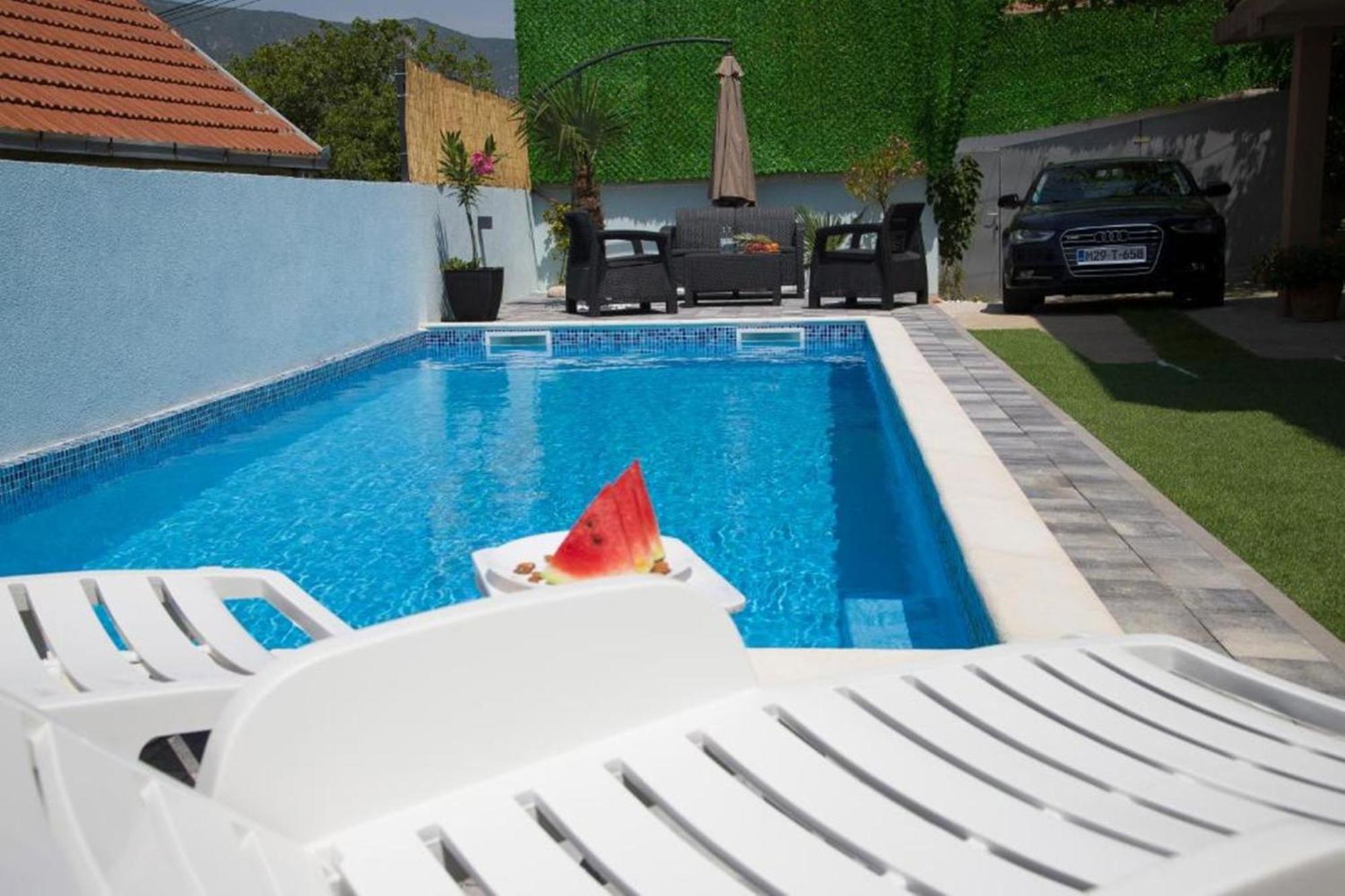 Summer House With Heated Swimming Pool Mostar Eksteriør billede