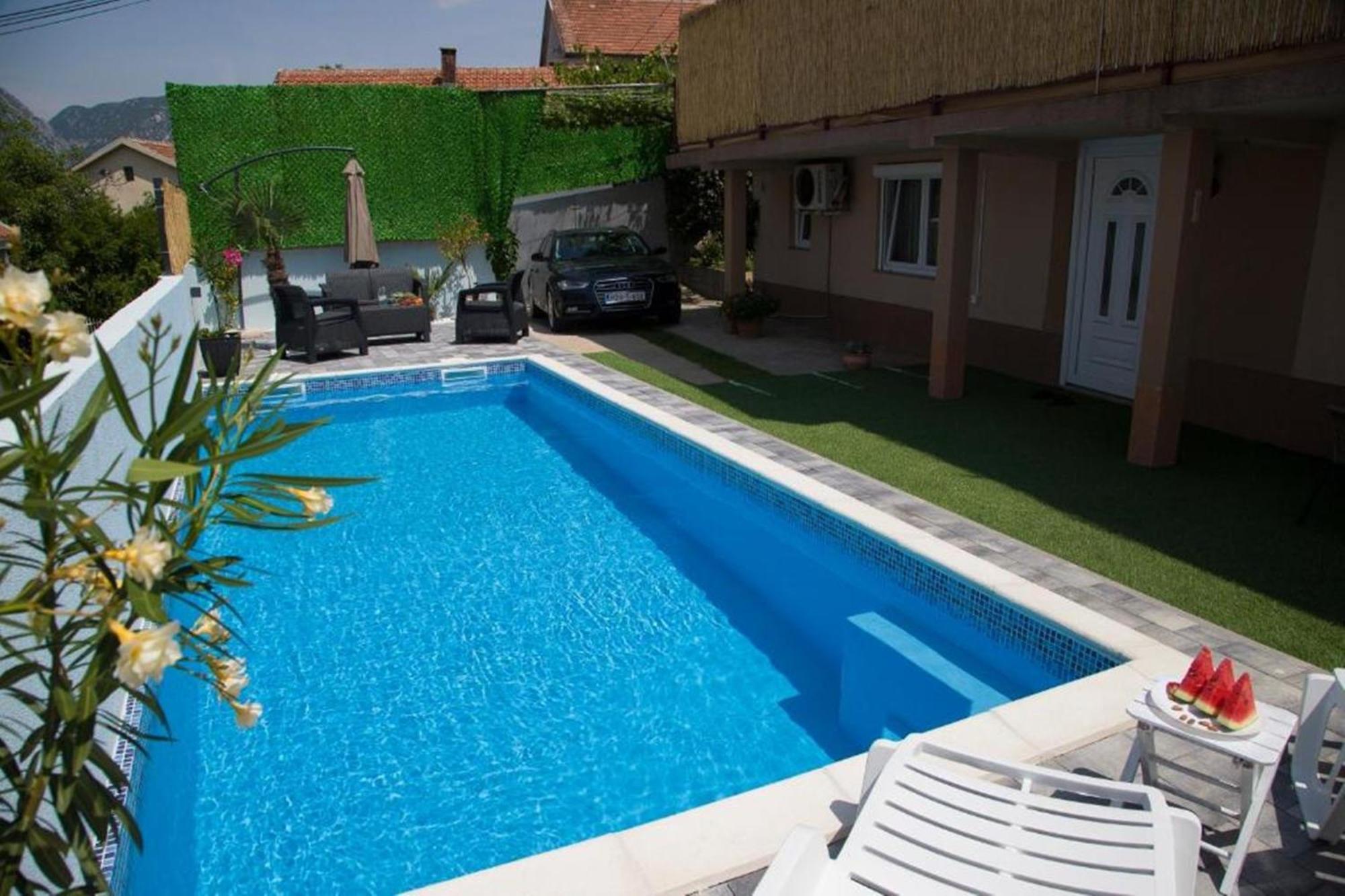 Summer House With Heated Swimming Pool Mostar Eksteriør billede